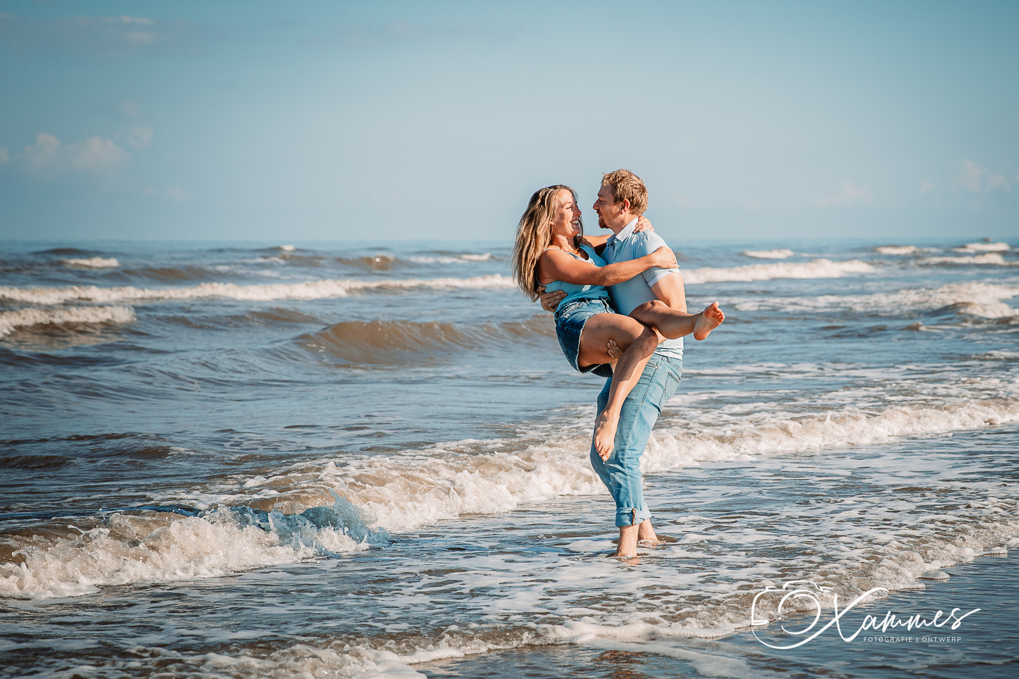 Ontdek waarom een loveshoot zoveel meer is dan alleen mooie foto’s. Een moment van echte verbondenheid, spontane liefde en blijvende herinneringen. Lees meer!