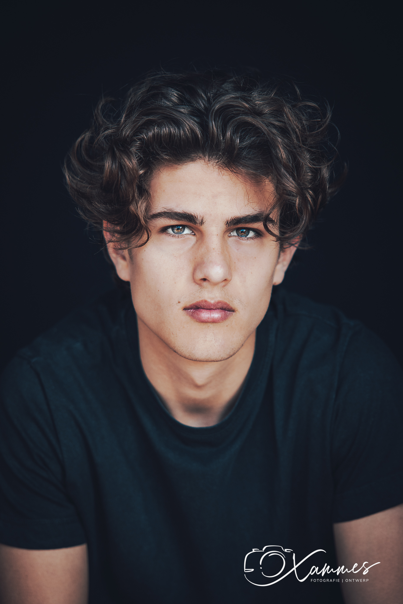 Ik kom met liefde en plezier bij je thuis om een puur portret te maken dat echt jouw persoonlijkheid vastlegt