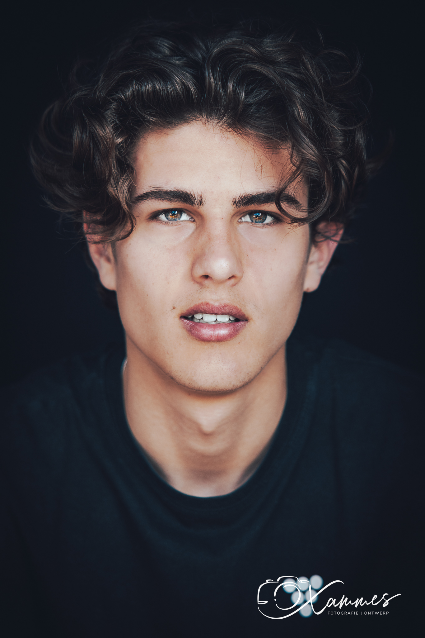 Ik kom met liefde en plezier bij je thuis om een puur portret te maken dat echt jouw persoonlijkheid vastlegt