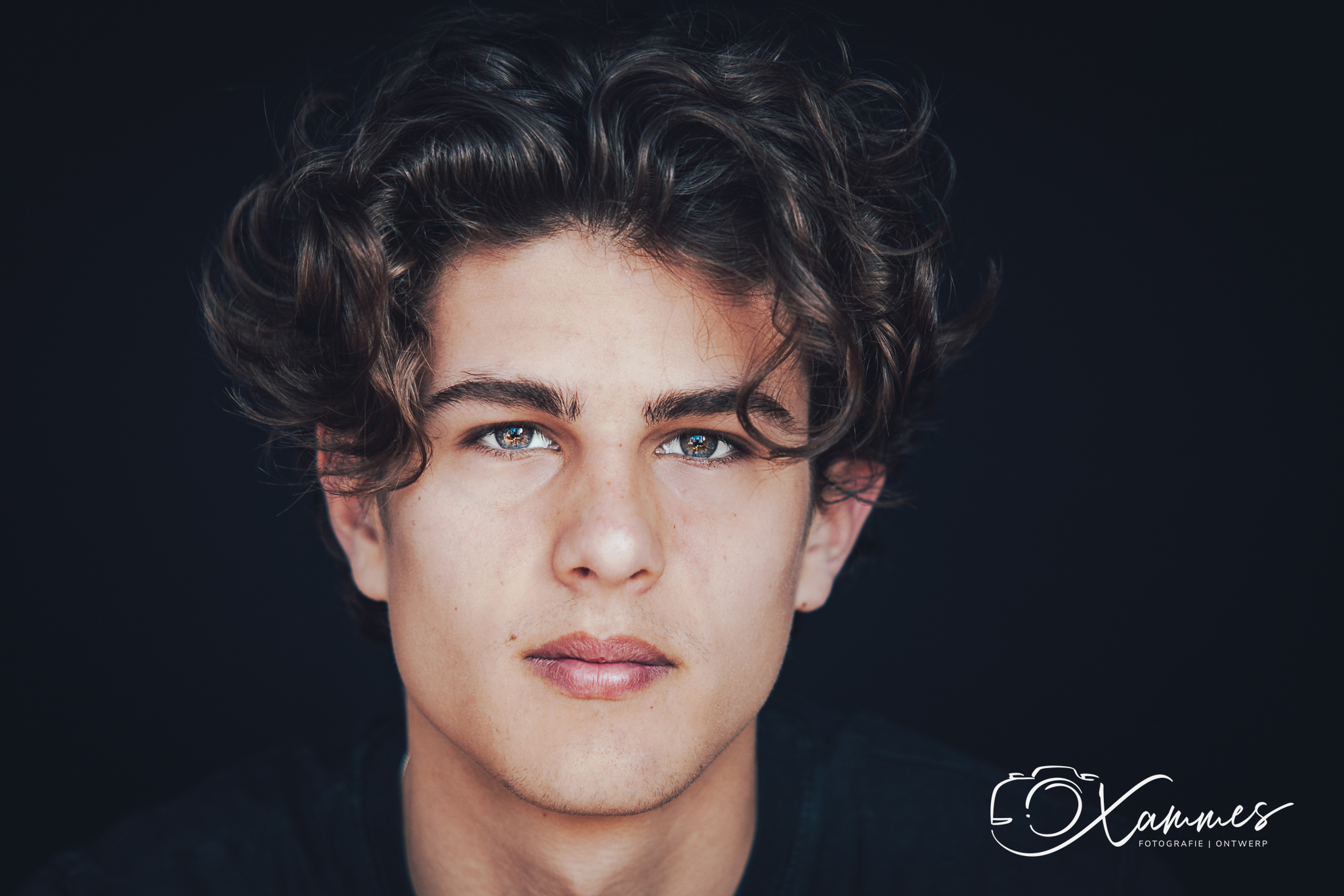 Ik kom met liefde en plezier bij je thuis om een puur portret te maken dat echt jouw persoonlijkheid vastlegt of dat van je kind