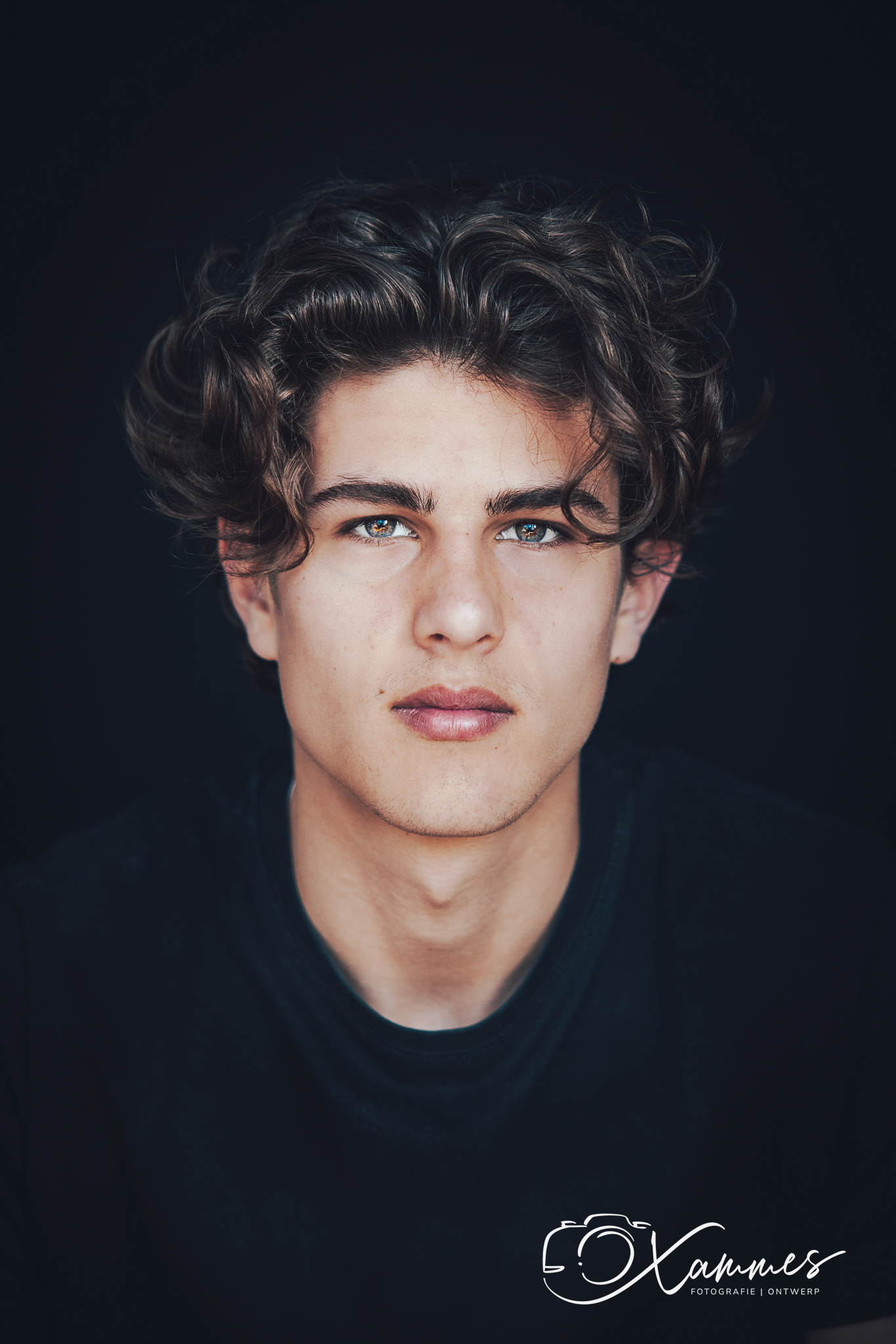 Ik kom met liefde en plezier bij je thuis om een puur portret te maken dat echt jouw persoonlijkheid vastlegt