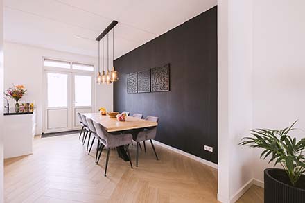 Lichte woning in Amsterdam gefotografeerd voor gemeubileerde verhuur.